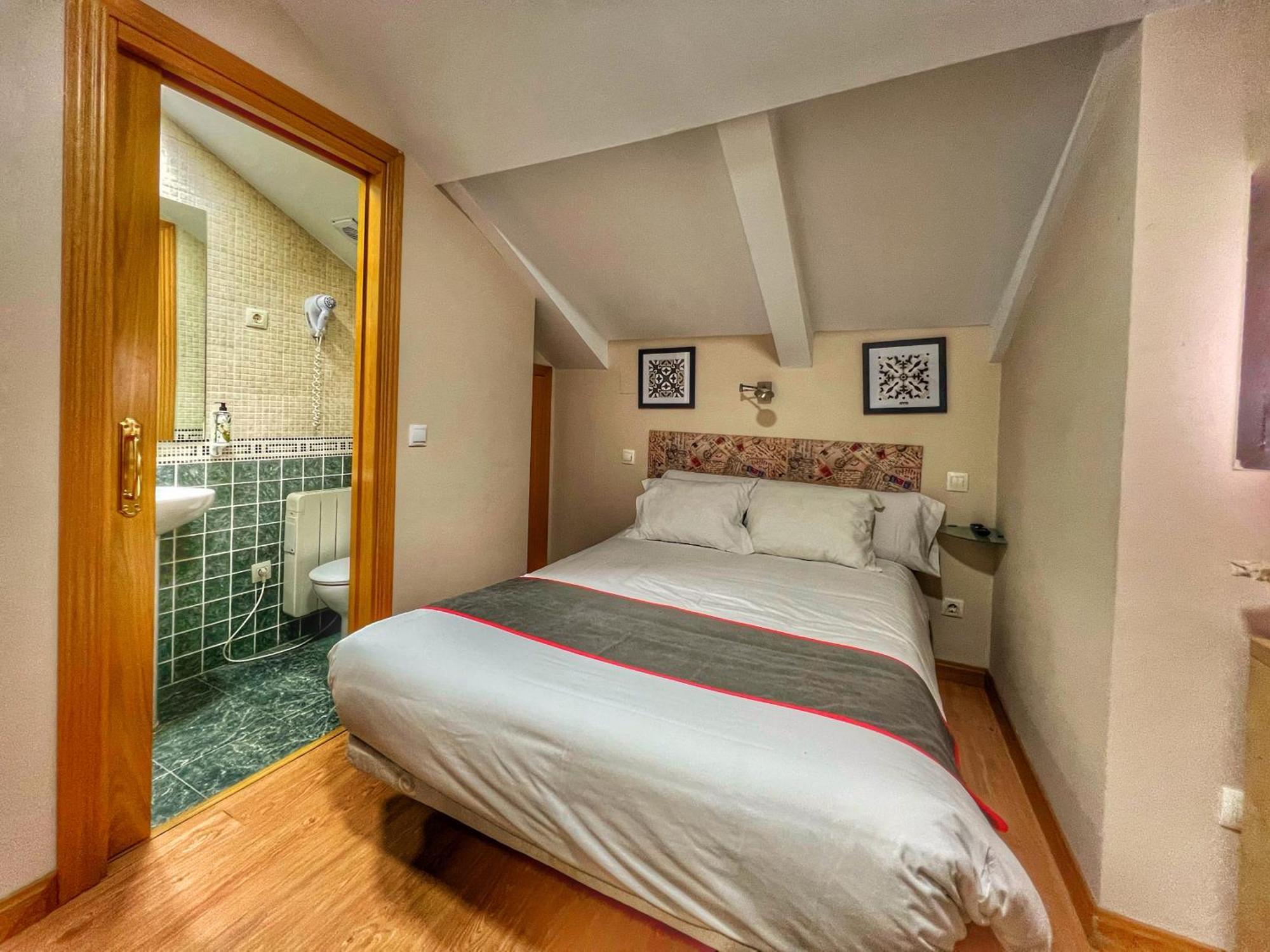 Hostal La Colmena Vicolozano Buitenkant foto